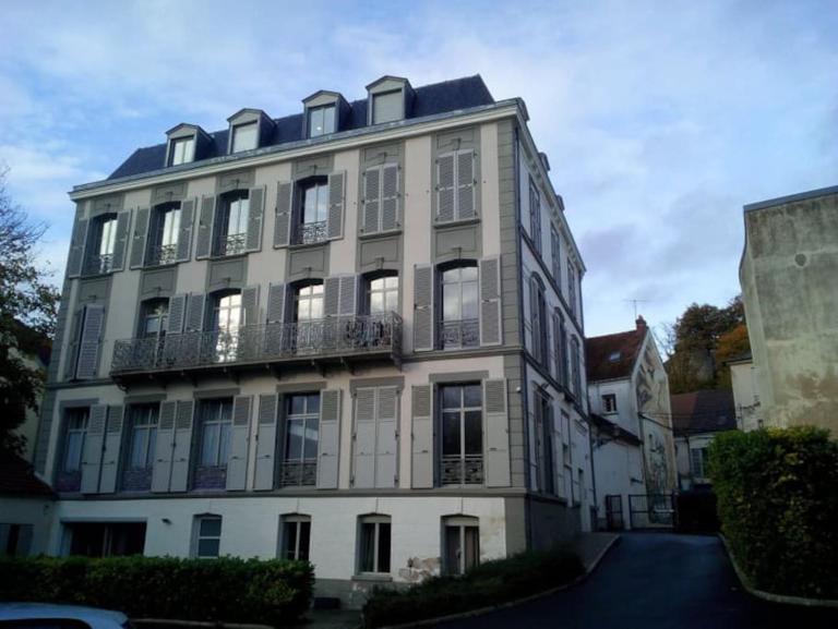bel appart. / résidence de standing / plein centre - B&B Château-Thierry
