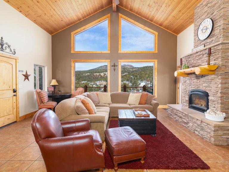 Escape to Tranquility: Amazing Cabin Near Zion - B&B Orderville