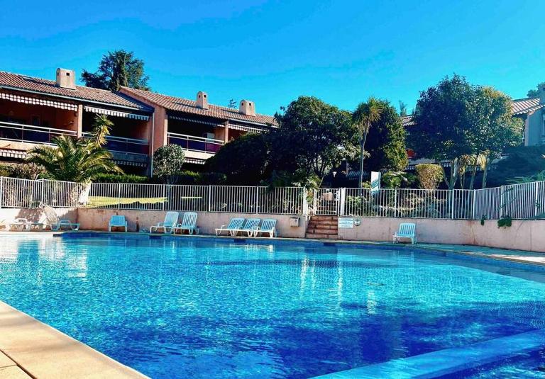 Appartement T3 • Plage à 300m • Les Oursinières - B&B Le Pradet