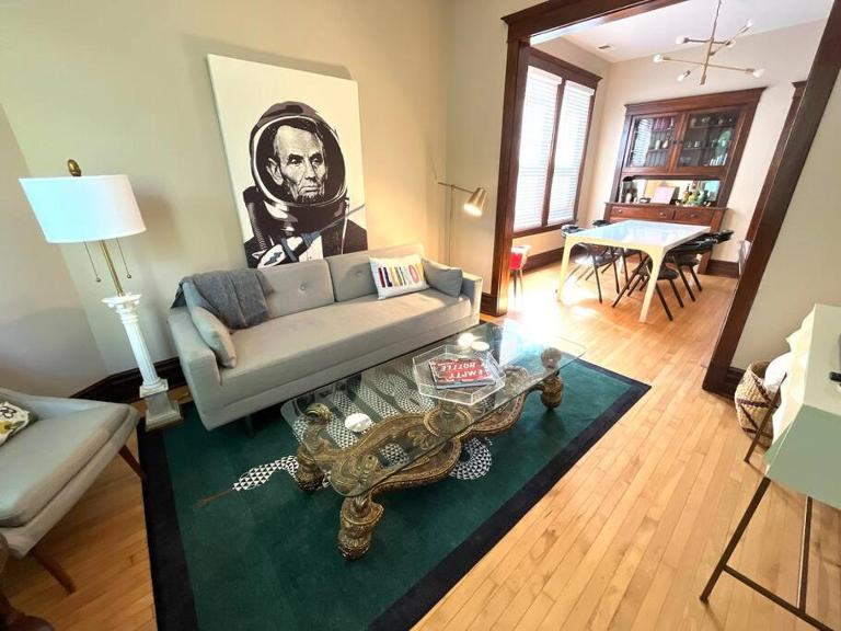 Irving Park updated vintage top unit 2-flat - B&B Chicago