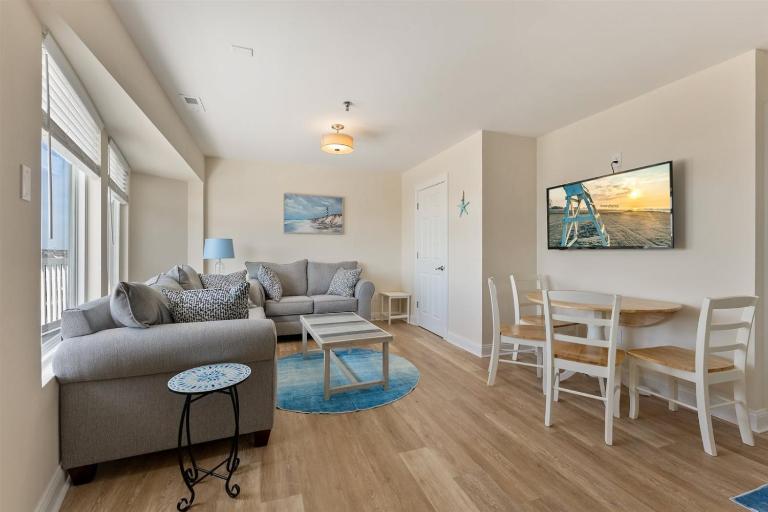6109 Atlantic Ave, Unit 403 - The Cape Cod - B&B Wildwood