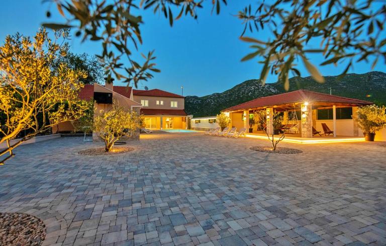 Villa Zara with heated Hydromassage-Pool - B&B Vrgorac