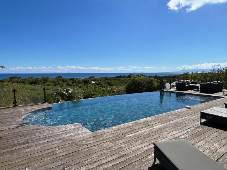 Villa Deluxe l'Hacienda Villa vue mer 180 piscine jacuzzi proche plage marina golf pointe des châteaux et casino jardin clos voyage durable - B&B Saint-François