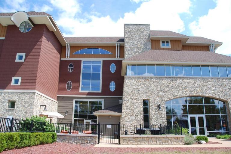 Spacious furnished suite at Peninsula Bay Resort - B&B Traverse City