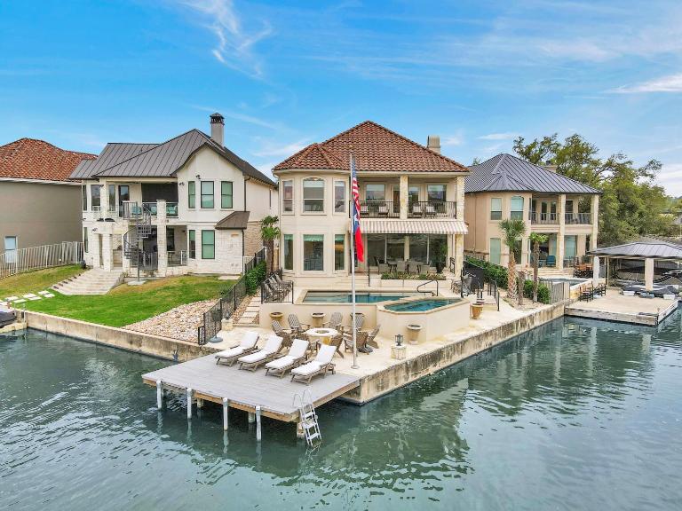 Diagonal Dreams Lake House and Concierge Services - Bed and Breakfast Horseshoe Bay