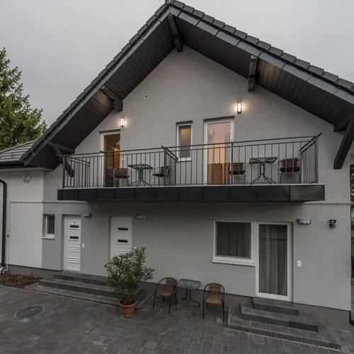 Kikötő Anna Apartmanok - B&B Balatonboglár