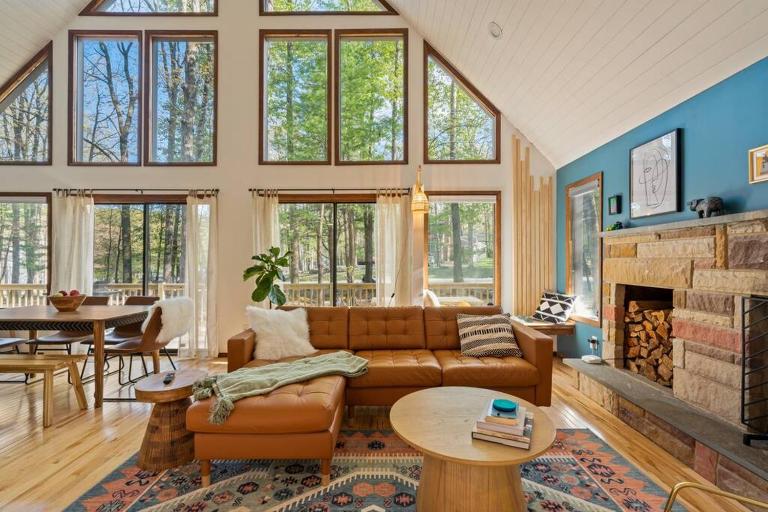 The Blue Forest Chalet - Kayak, Hike, Hot Tub - B&B East Stroudsburg