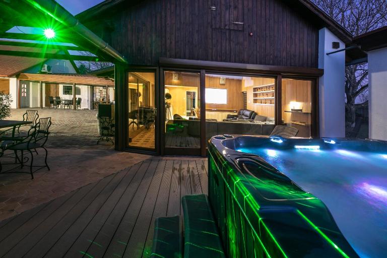 Nr8 Prémium Vendégház - B&B Makó
