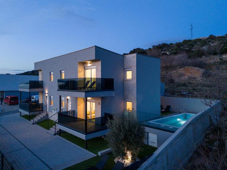 La Vie luxury apartments with a pool - Chambres d'hôtes Stara Novalja