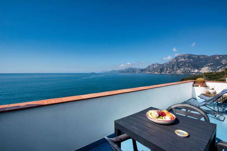 Casa Rosamare, 150 stairs from the road by Wonder Tour - B&B Praiano