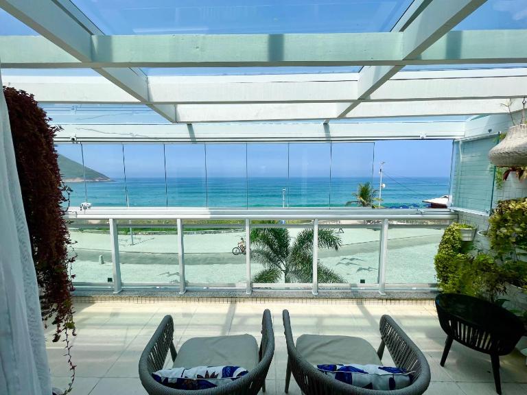 Frente Mar no Recreio com Varanda Privativa Ideal para Família - B&B Río de Janeiro