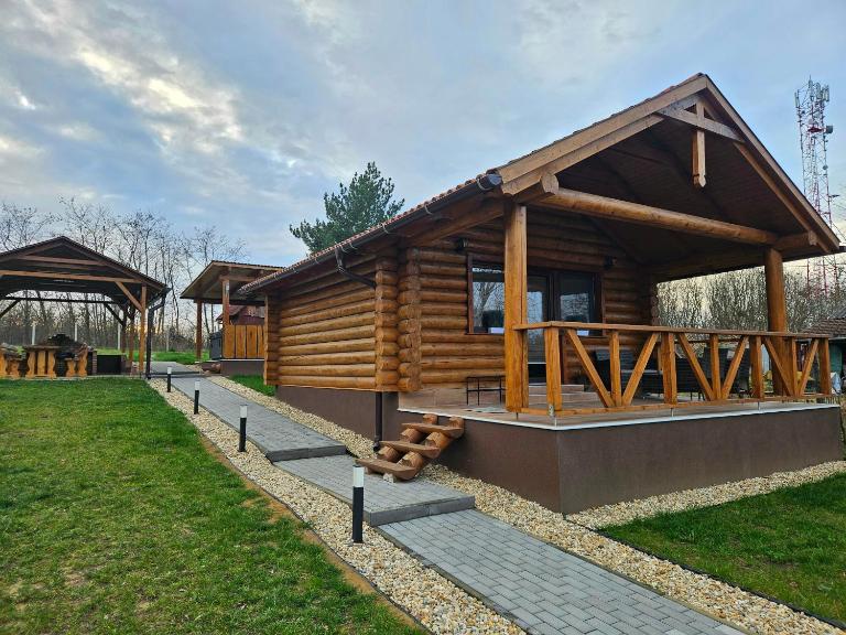 Tóparti Rönkház Vaja - B&B Vaja