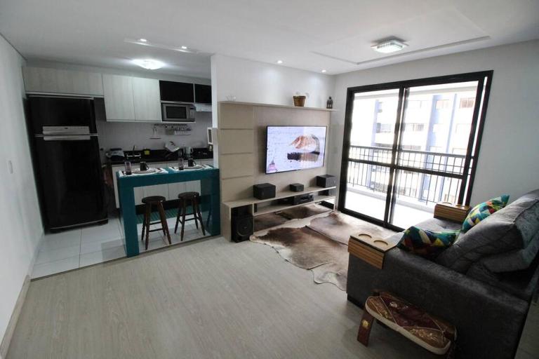 Apto no Cabral em Curitiba com 3 quartos varanda piscina arcondicionado e 2 vagas de garagem - B&B Curitiba