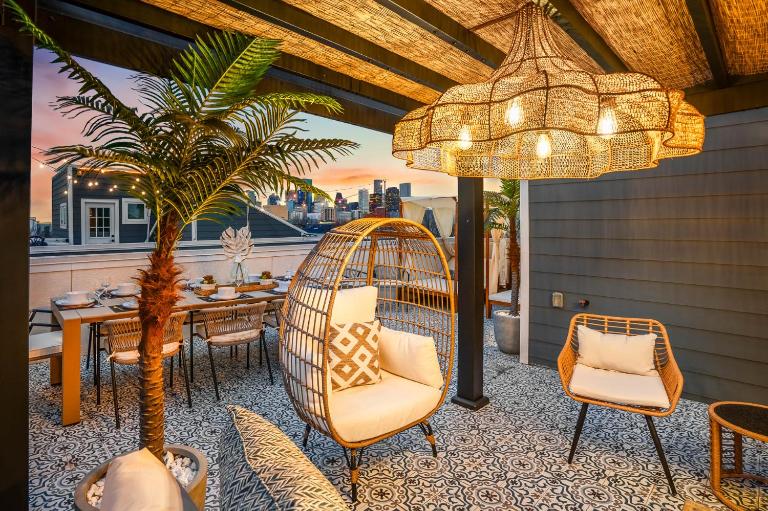 The Green Haus: Luxxe Cabana Rooftop Retreat - B&B Houston