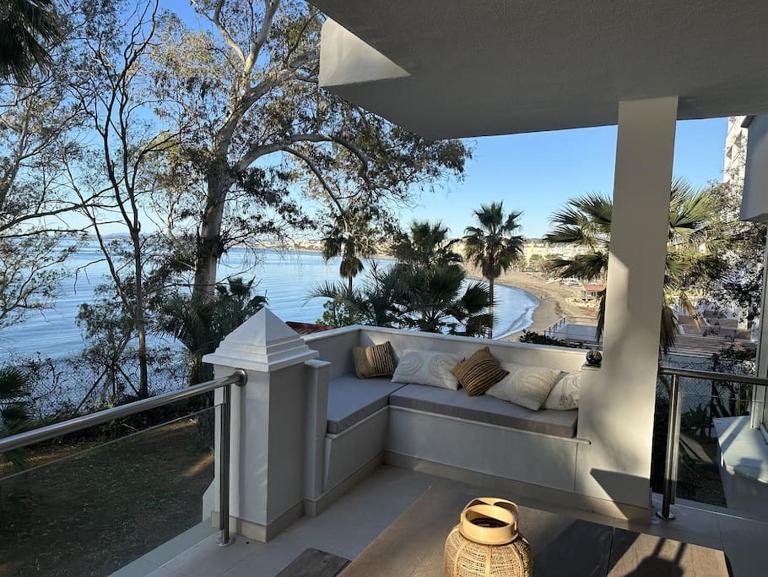 Renovated apt Aranja: with big balcony and sea view - B&B Estepona