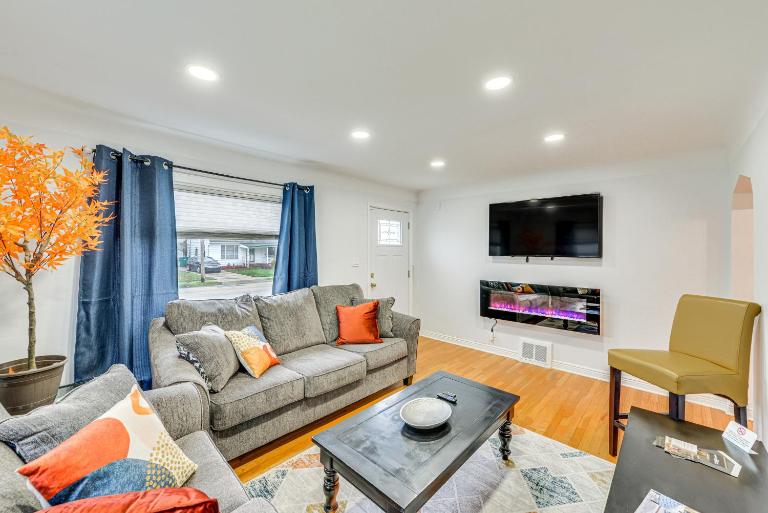 'The Maple Tree' Home: 14 Mi to Downtown Cleveland - B&B Maple Heights