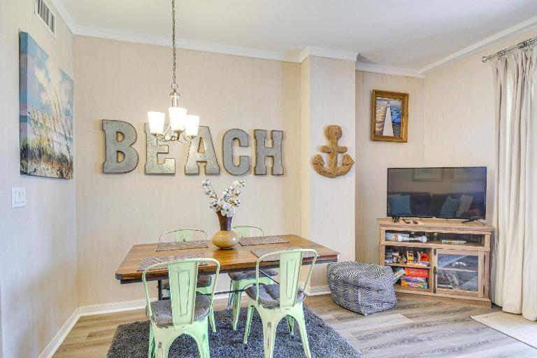 Gulf Shores Condo w/ Balcony: 2 Mi to Fort Morgan! - Bed and Breakfast Gulf Shores