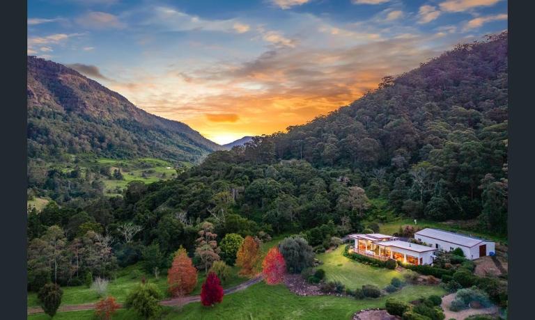 Private luxury in the mountains with running creek - Chambres d'hôtes Lamington