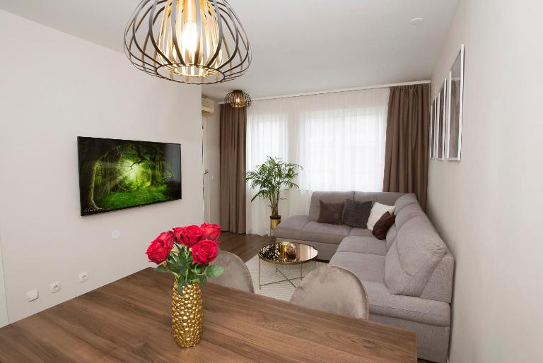 Cosy apartment near city centar and sea- Marina, Omiš - B&B Omiš