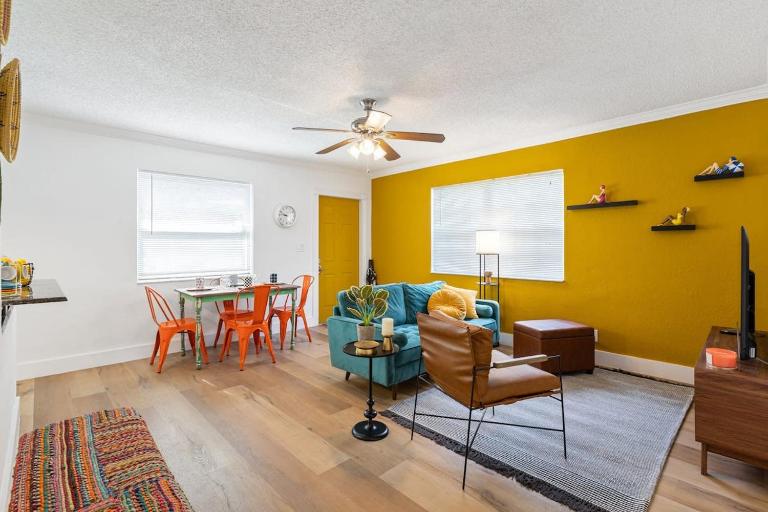 The Yellow Submarine @Sailboat Bend - B&B Fort Lauderdale