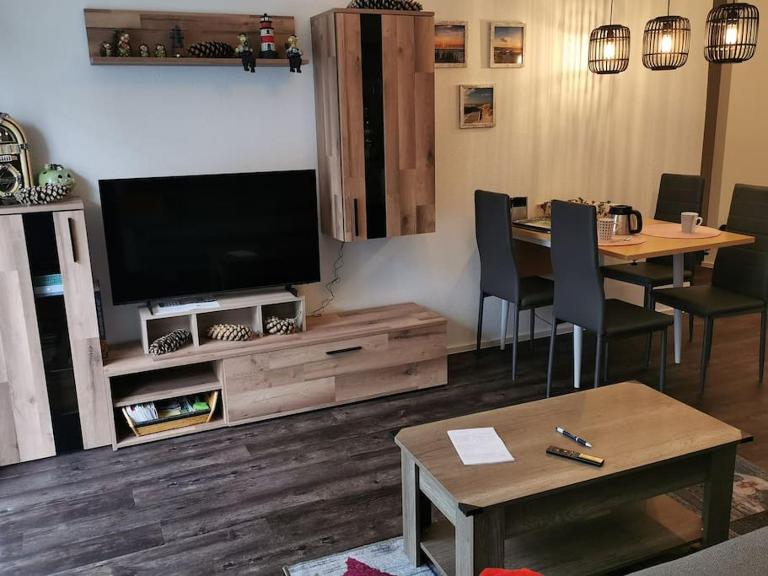 Wohnen direkt am Uferpark mit grossem Balkon und Seeblick - Chambres d'hôtes Friedrichshafen
