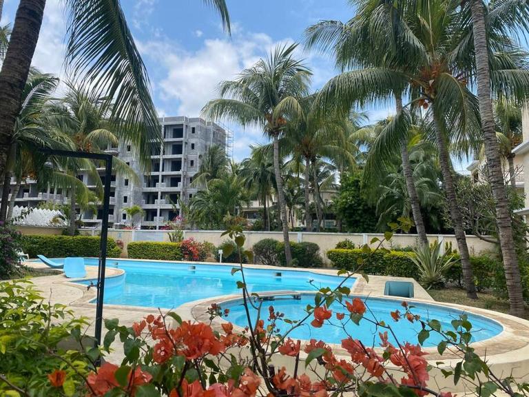 Stunning 2BR Apartment - near Flic en Flac beach! - B&B Flic en Flac