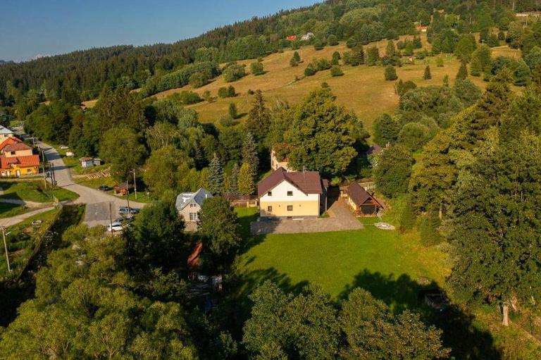 Vila Pohoda Javorníky s rozľahlým pozemkom - Chambres d'hôtes Makov