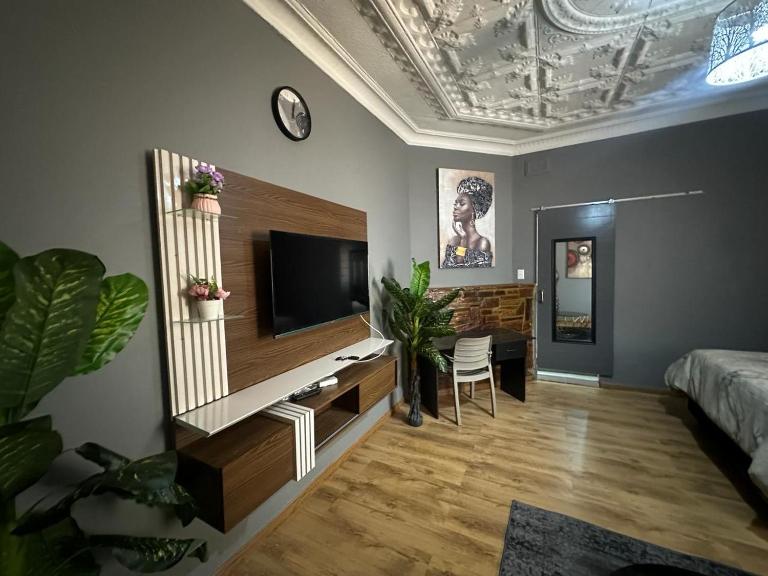 6 the Curve unit 28 - B&B Johannesburg