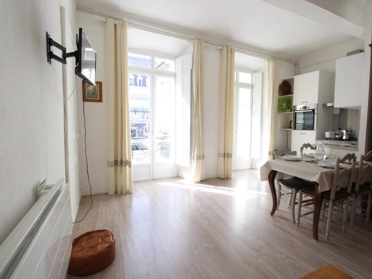 T2 Lumineux Centre Luchon, 4 Pers, Parking, Proche Thermes & Télécabine - FR-1-313-230 - B&B Bagnères-de-Luchon