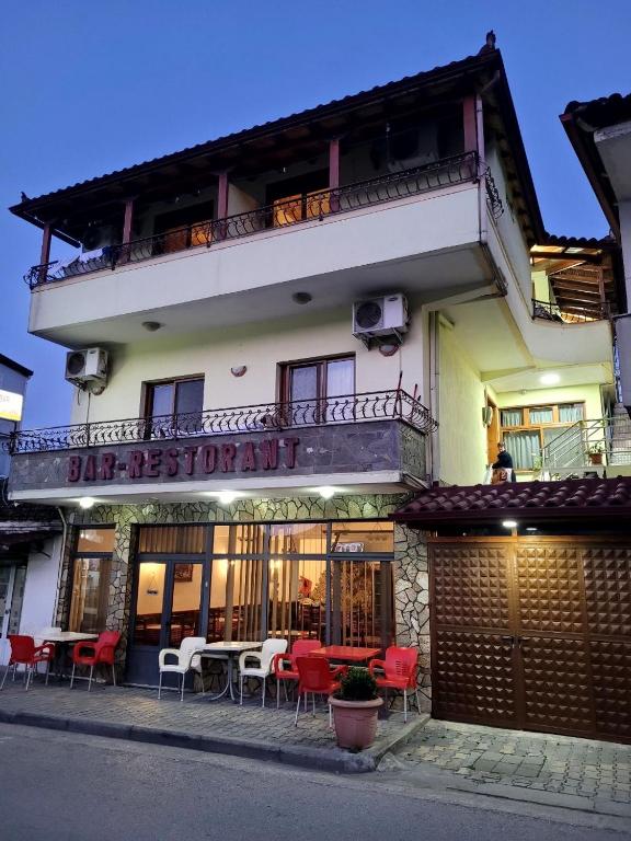 Nako Guest House bar&restaurants - B&B Permet