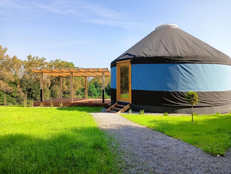 Glamping Pogorzany - Jurty - Bed and Breakfast Zabierzów