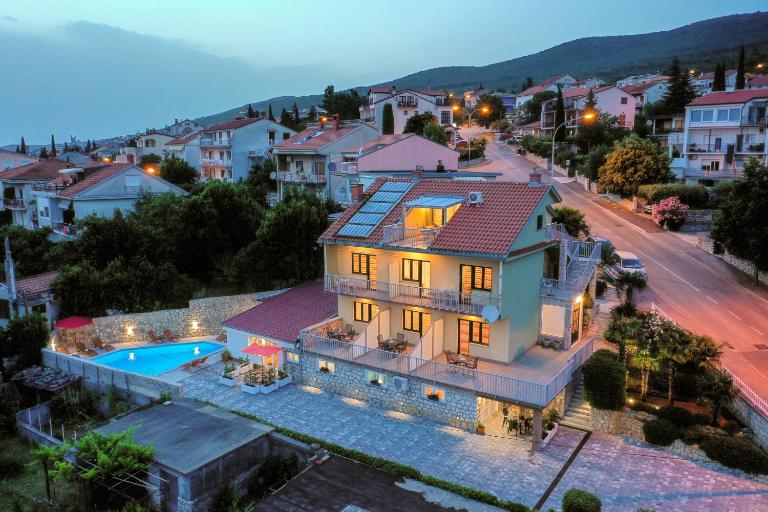 Apartments Jasna 2 - B&B Cirquenizza