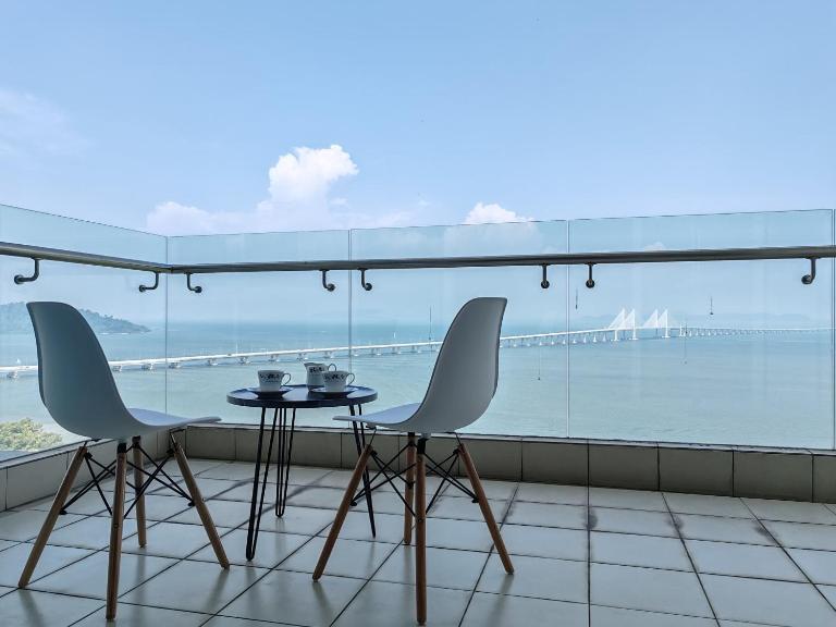 Invincible Seaview Vacation Condo 3R3B 8Pax - B&B Bayan Lepas