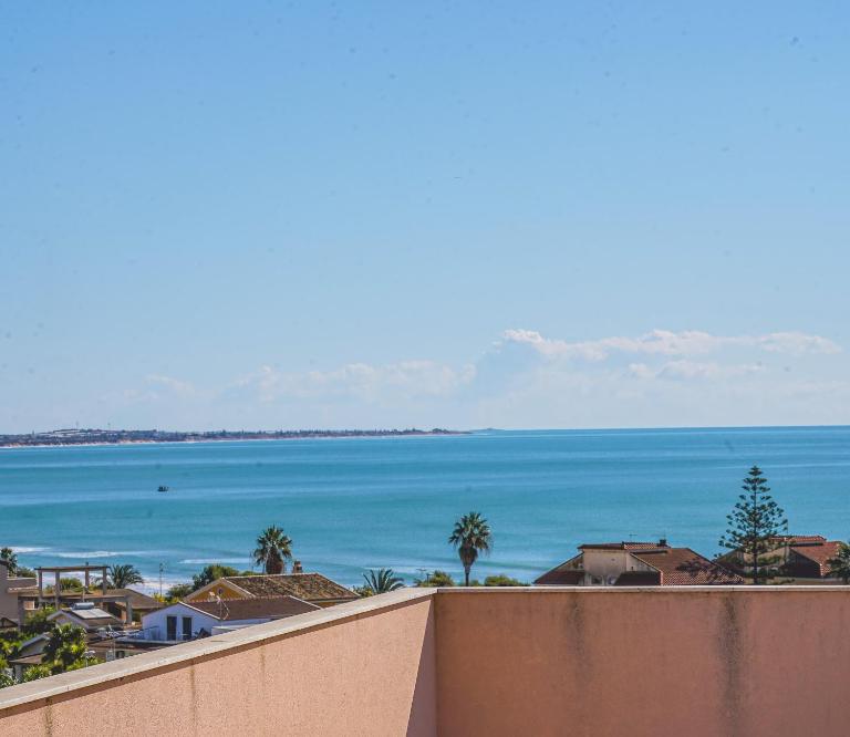 Attico Terrazza CieloMare Seaview - B&B Pozzallo