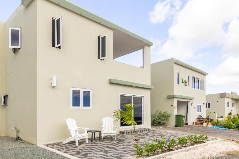 Papaya Resort Curaçao - Modern house with a beautiful view and fresh breeze - Bed and Breakfast Grote Berg