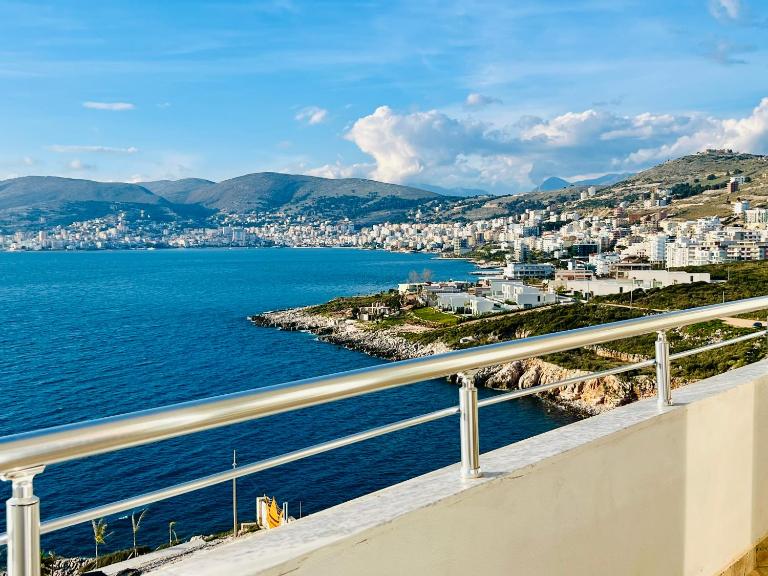 Redi's Seaview Apartments - Bed and Breakfast Sarandë