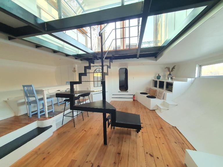 EXIGEHOME - Péniche 120 m2 en bord de Seine calme et verdoyant - Chambres d'hôtes Le Port-Marly
