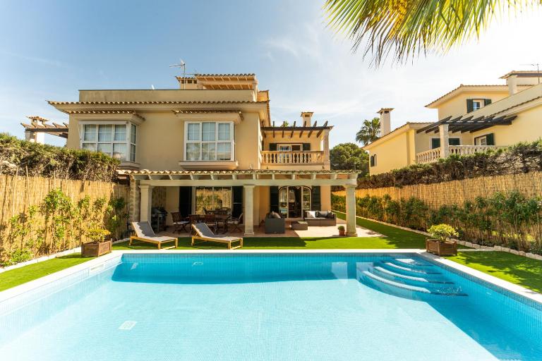 Casa Pinsa - Großzügiges mediterran-stilvolles Ferienhaus mit eigenem Pool in Puig de Ros - Bed and Breakfast Llucmajor