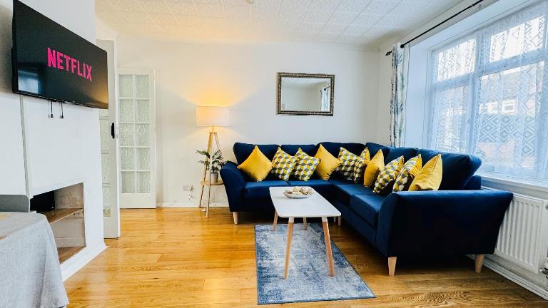 "The Cromwell" I Contractor's Haven Borehamwood I 3 - 6 Beds I Free Parking, Netflix & Sky Sports - B&B Borehamwood