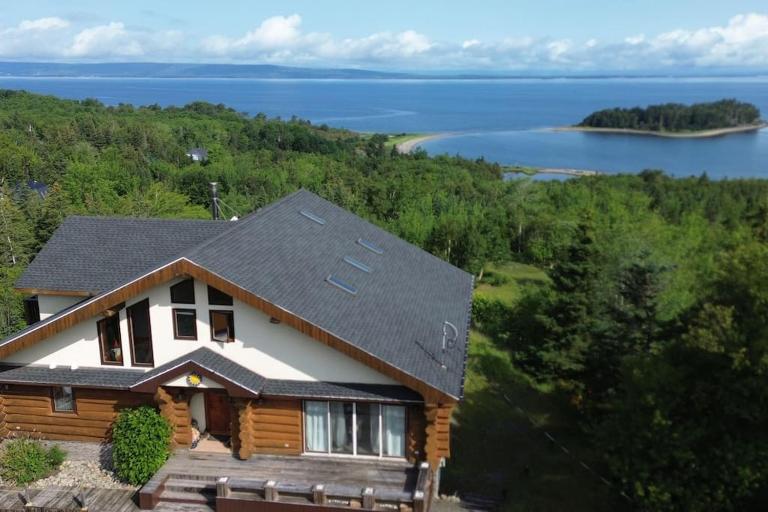 Privacy @ Bras d’Or Lakes Sun House Chalet - B&B St Peters