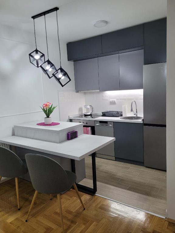 Apartman NS PRIVATE PARKING - Ferienwohnung Novi Sad