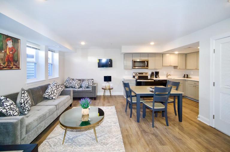 The Lenny: Modern Boutique Loft - B&B Washington