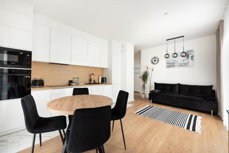 Brzeziny Deluxe Apartment by BookingHost - Chambres d'hôtes Varsovie