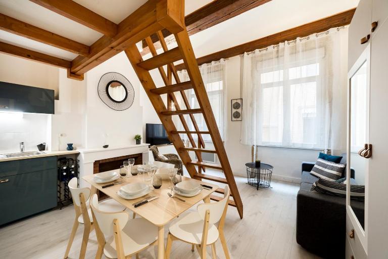 All in Lyon | Appartement cosy avec mezzanine Lyon centre - B&B Lione