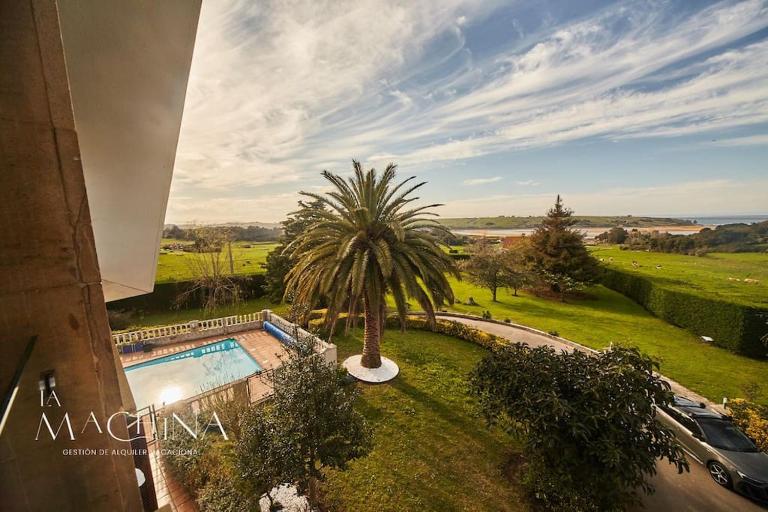 Casa Otañes. En la playa, con piscina privada. - B&B Mogro