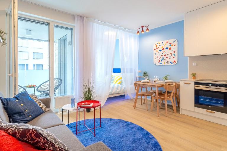 Colorful Apartment - Balcony, Free Parking, by Gravity Prague - B&B Praga