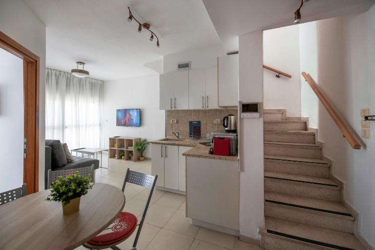 2BD and 2 Bath duplex on the Hilton beach with a shelter - Ferienwohnung Tel Aviv