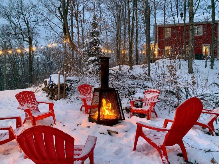 Nature retreat with HOT TUB and lake access & watercraft - B&B Saint-Adolphe-d'Howard
