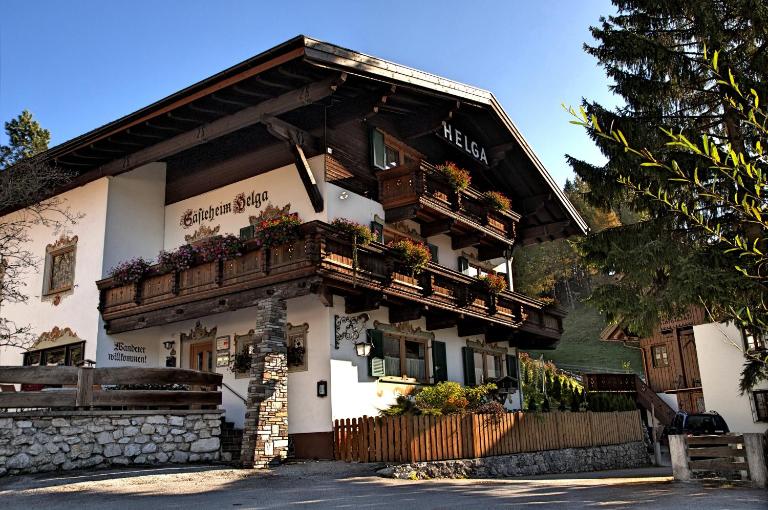 Gästehaus Helga - Bed and Breakfast Scharnitz