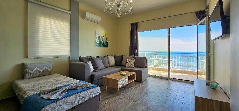 HARA APARTMENT In Front Of The Beach - Ferienwohnung Paralía
